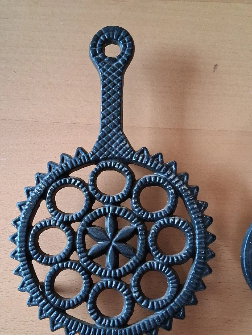 Decorative Black Lightweight Metal Wall Hooks/Trivet– Set of 3